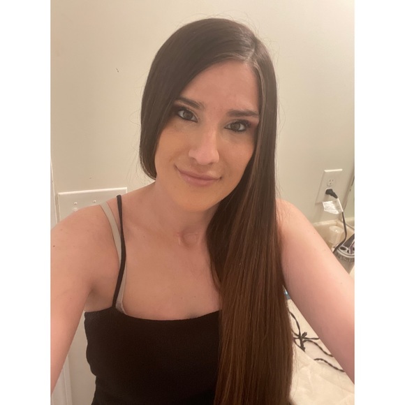 Meet your Posher, Gina Marie🐝 - Picture 11 of 16